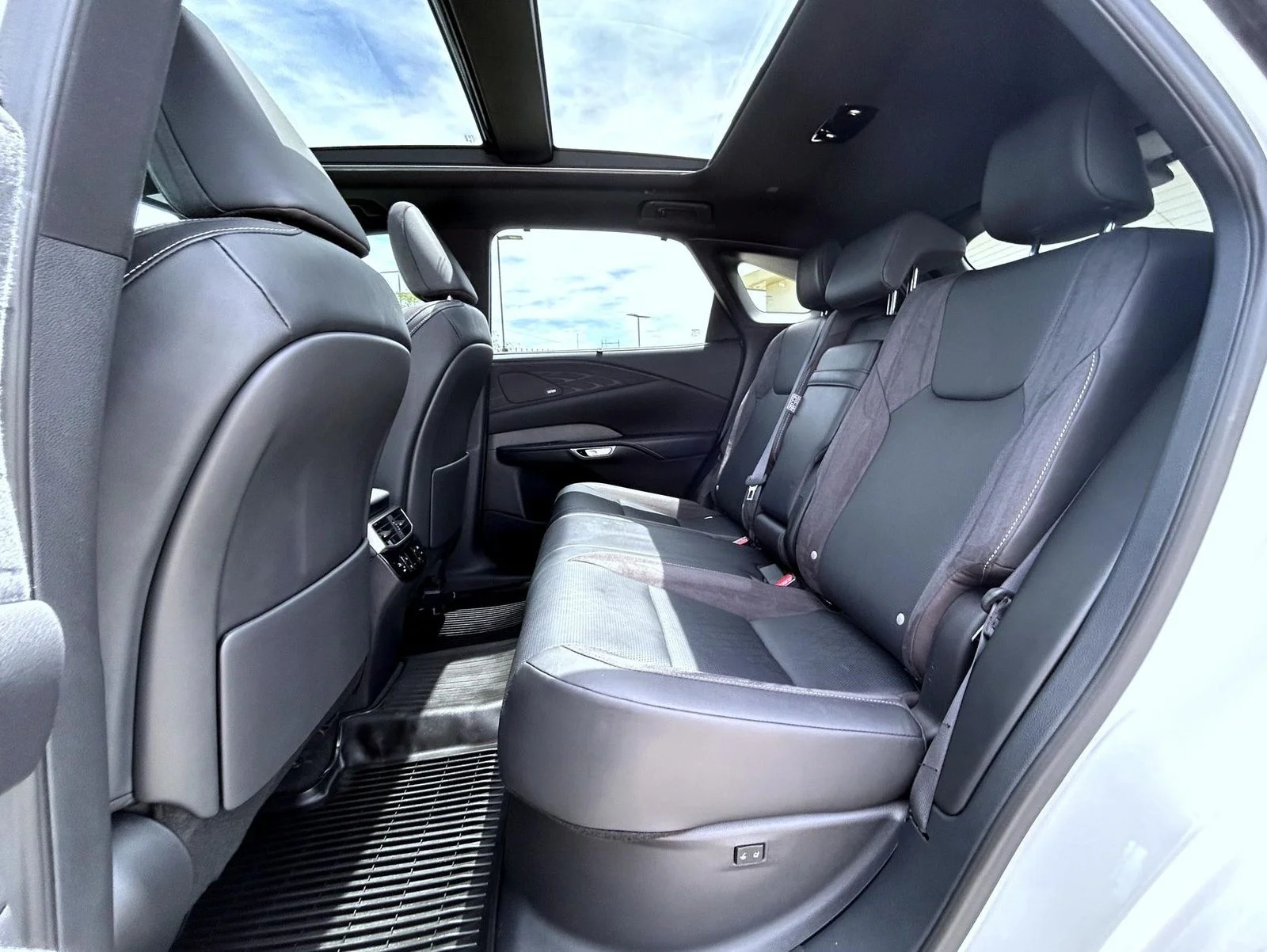 Used 2024 White Lexus 350 Luxury image 20