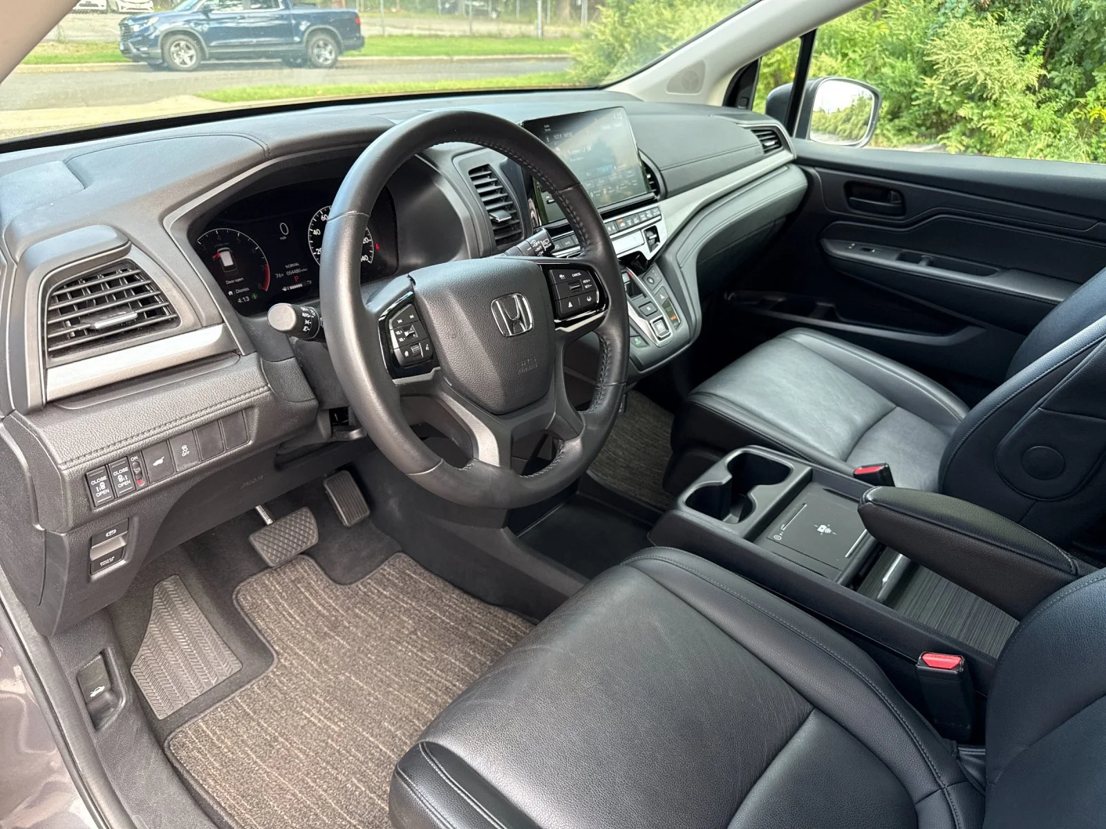 Used 2025 Modern Steel Metallic Honda EX-L image 10