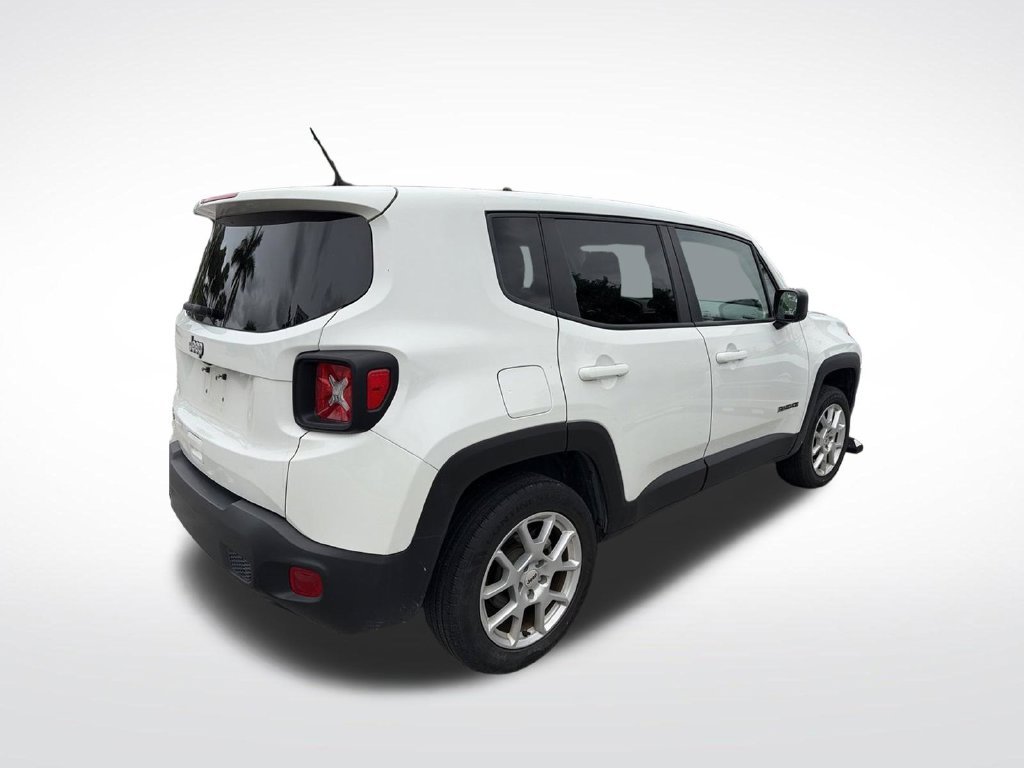 Used 2023 White Jeep Latitude image 4