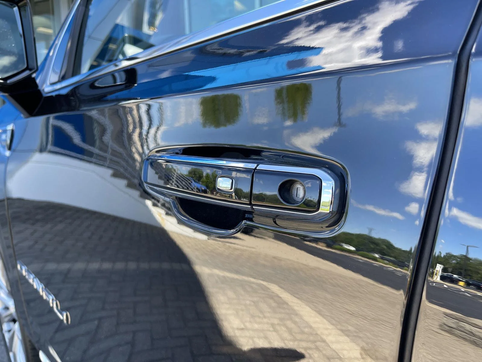 Used 2022 Onyx Black GMC Denali image 12