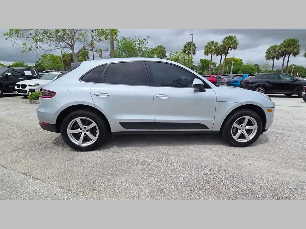 Used 2018 Silver Porsche  image 35