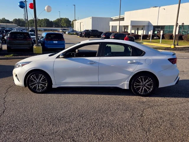 Used 2023 White Kia GT-Line image 4