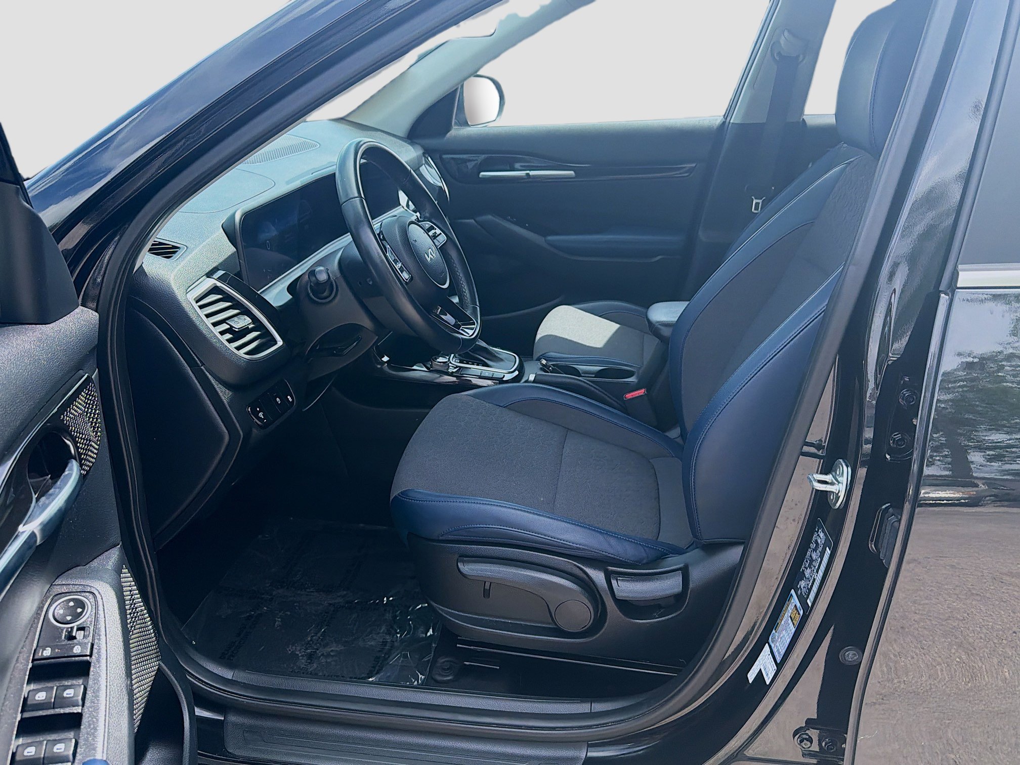 Used 2024 Fusion Black Kia S image 19