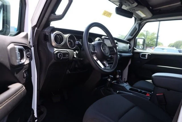 Used 2023 White Jeep Sahara image 16