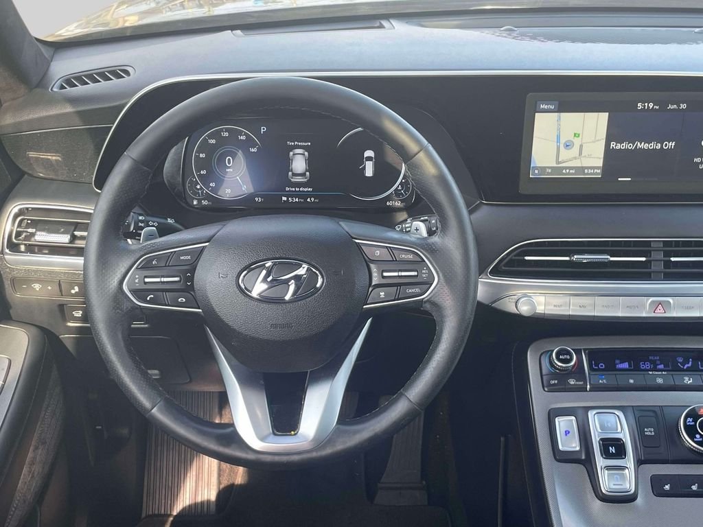 Used 2020 Green Hyundai Limited image 16