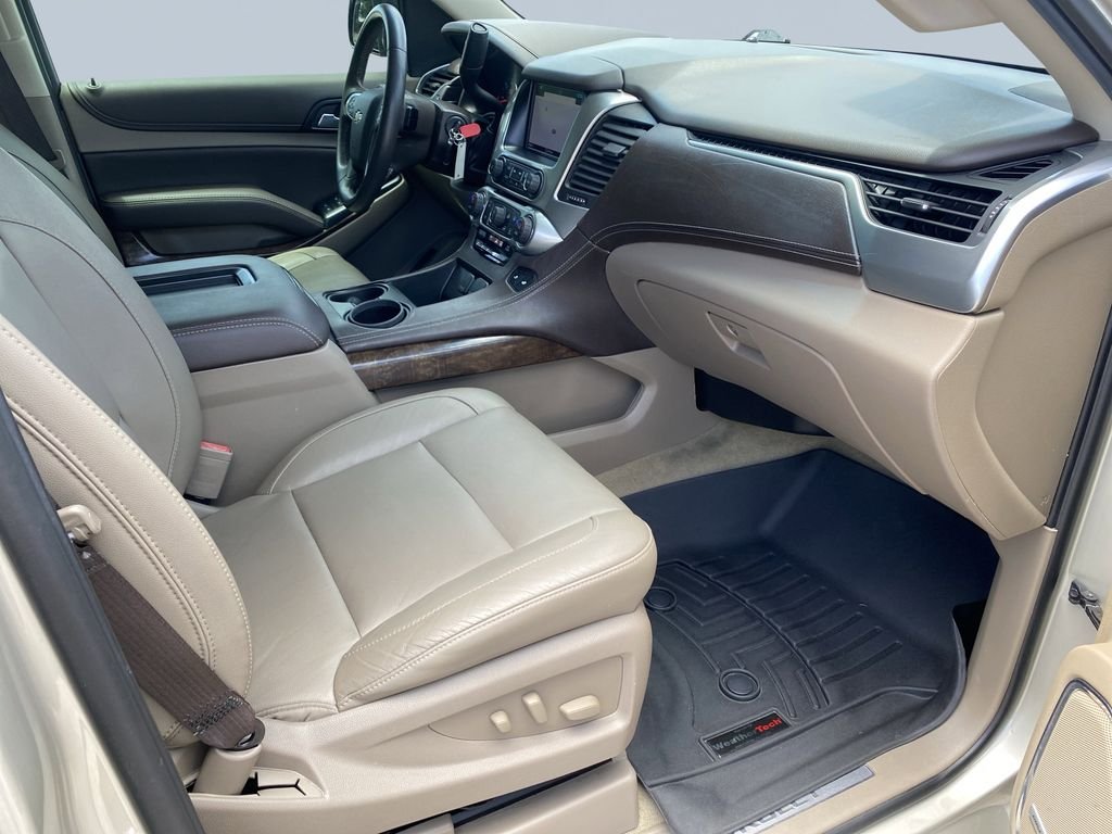 Used 2017 Champagne Silver Metallic Chevrolet LT image 33