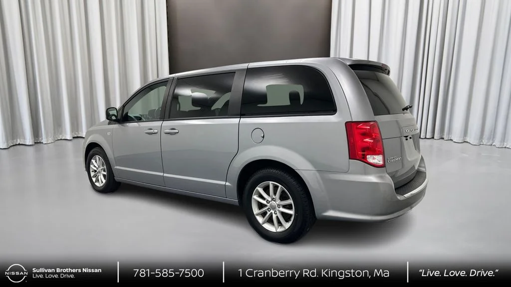 Used 2019 Silver Dodge SE image 7