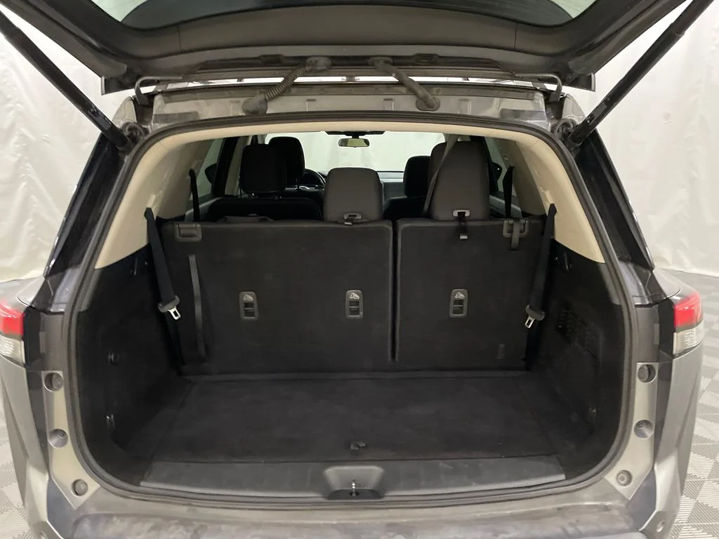 Used 2022 Gun Metallic Nissan SV image 7