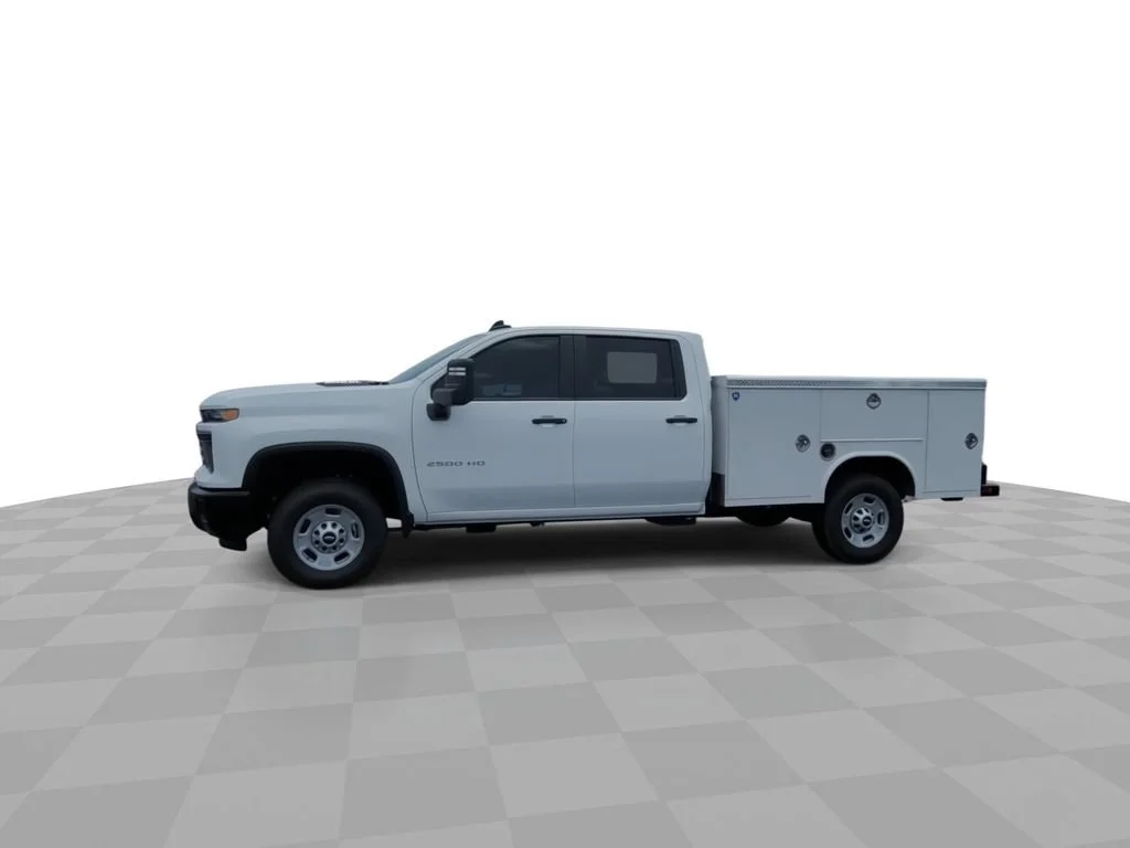 New 2026 Summit White Chevrolet WT image 4