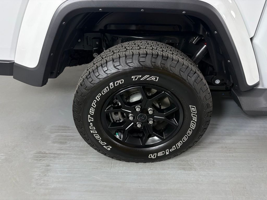 Used 2025 White Jeep High Tide image 11