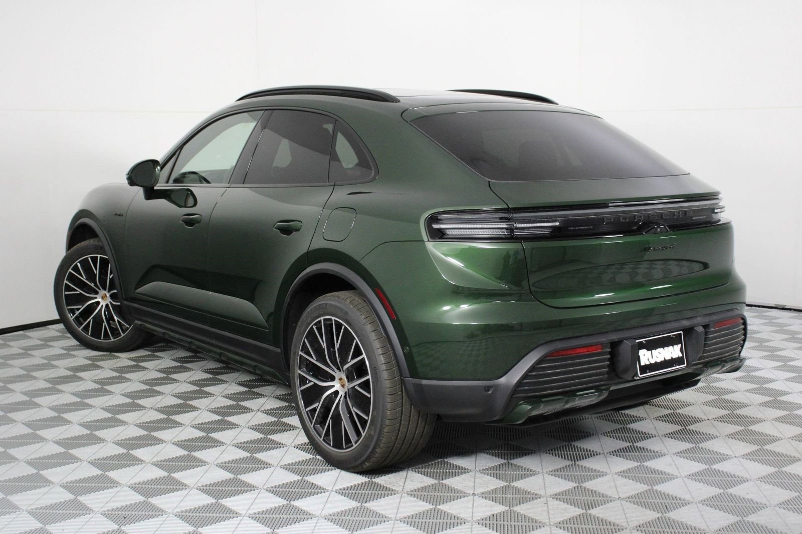 New 2026 Oak Green Metallic Neo Porsche 4 image 3