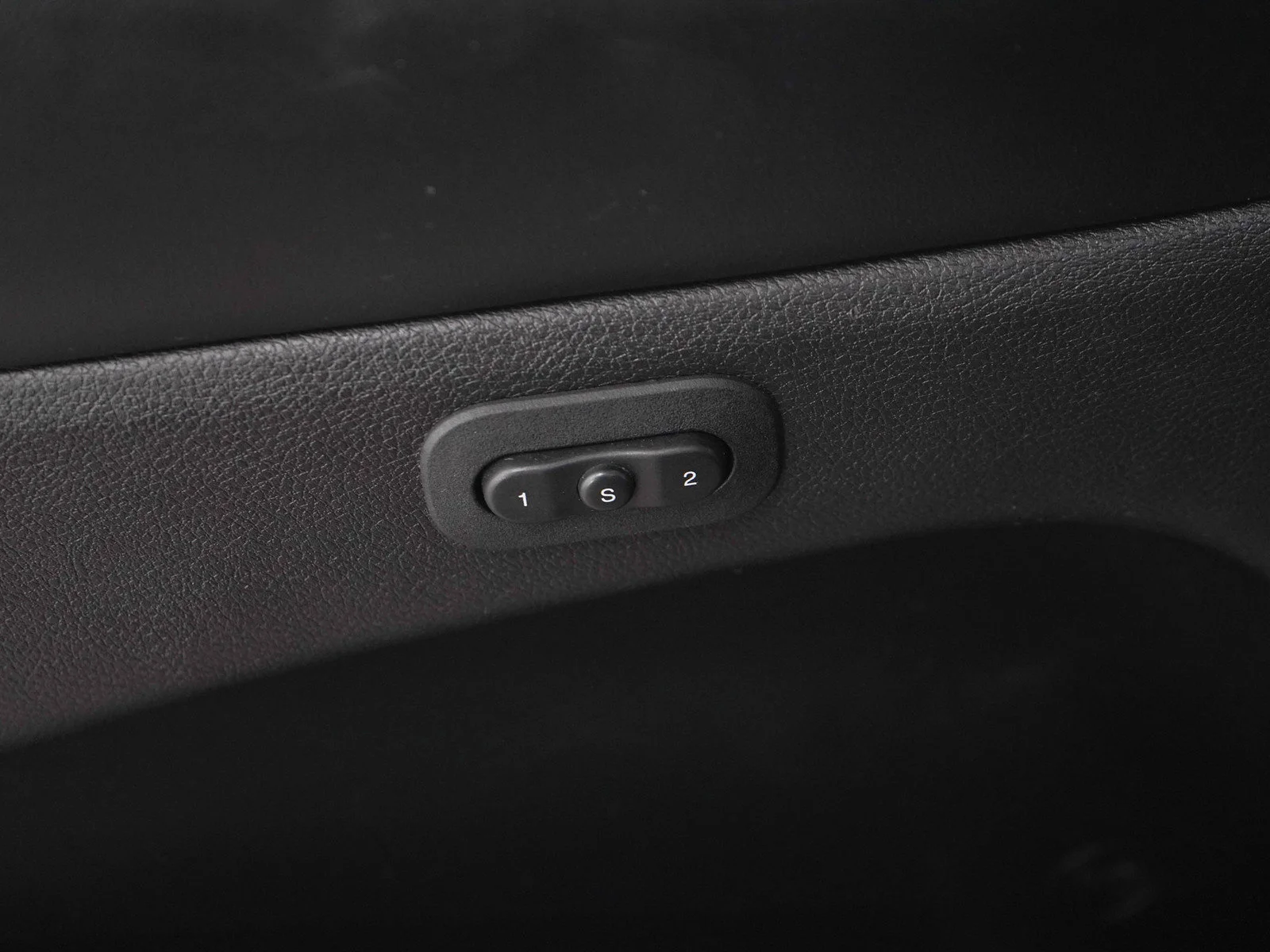 Used 2015 Brilliant Black Crystal Pearlcoat Jeep Limited image 22