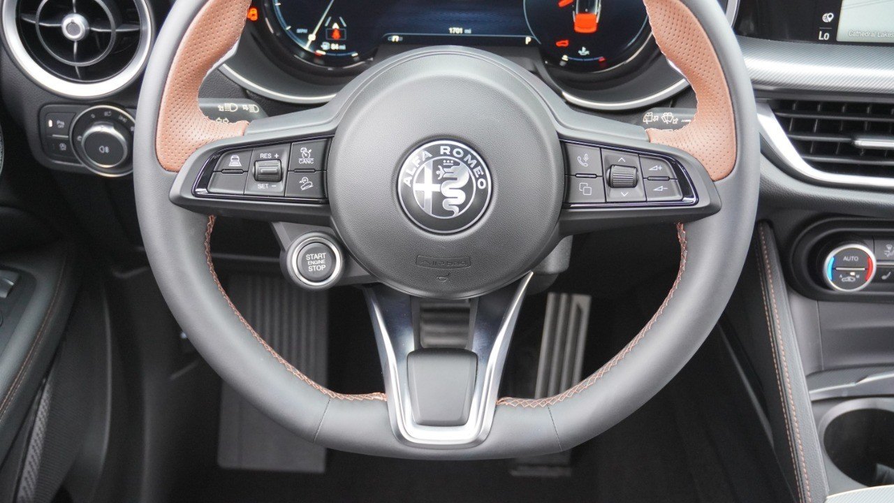 Used 2025 Red Alfa Romeo Intensa image 31