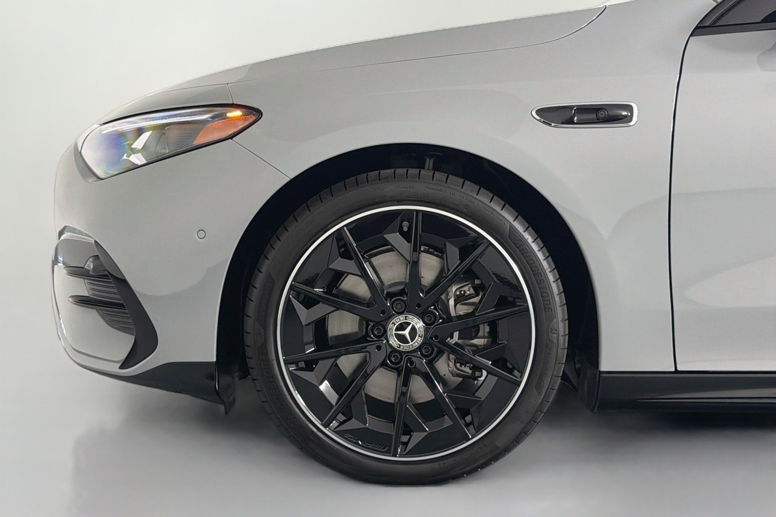 New 2027 MANUFAKTUR Alpine Grey Mercedes-Benz CLA 350 Electric image 9