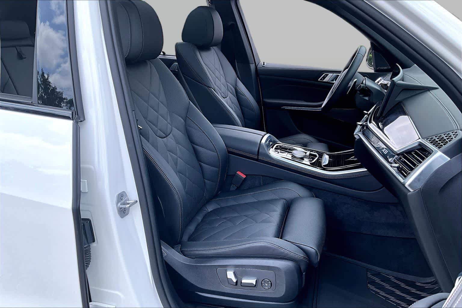 Used 2026 Alpine White BMW xDrive40i image 8