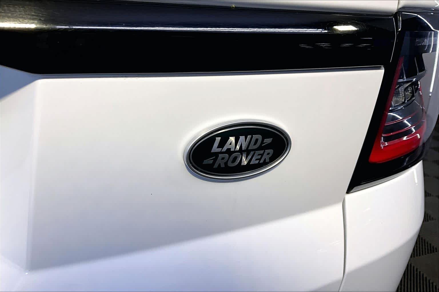 Used 2021 Fuji White Land Rover HSE Silver Edition image 33