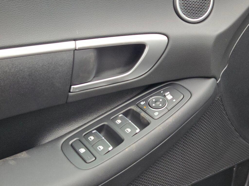 New 2026 Black Hyundai SE image 20