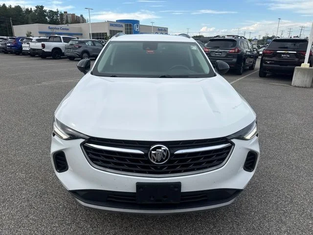 Used 2021 Summit White Buick Essence image 3