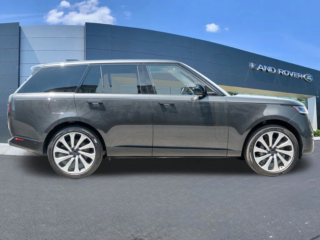 New 2026 Carpathian Grey Land Rover SE image 8