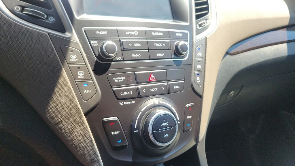 Used 2017 White Hyundai SE image 18