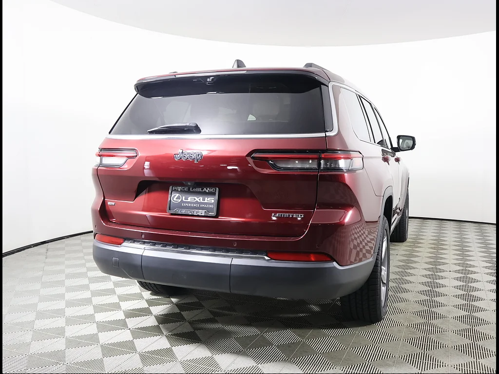 Used 2022 Velvet Red Pearl Coat Jeep Limited image 5