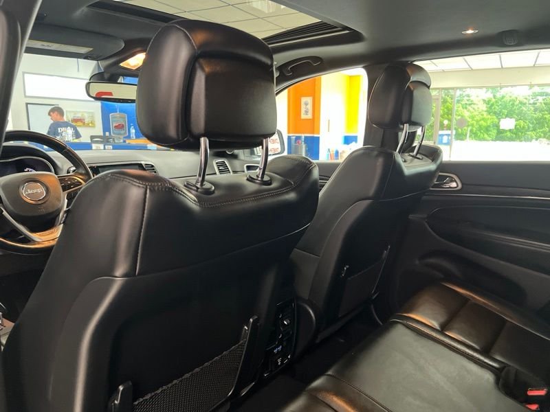 Used 2020 White Jeep Limited image 17