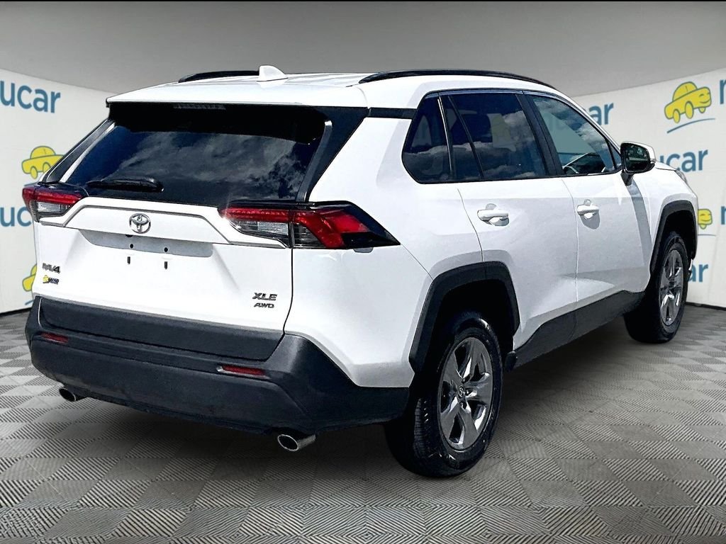 Used 2025 White Toyota XLE image 6