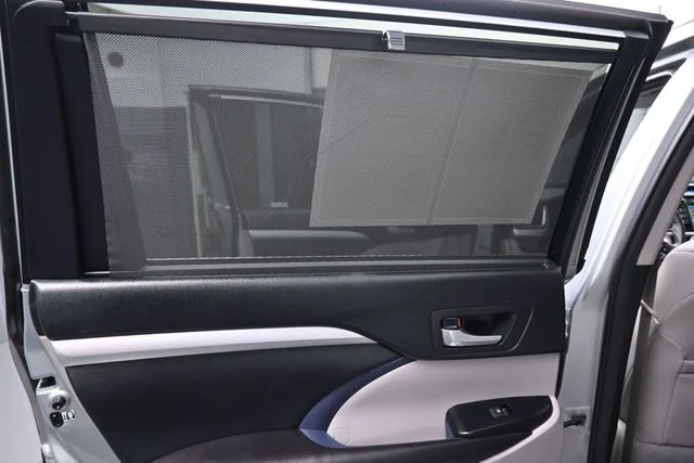 Used 2017 Silver Toyota XLE image 11