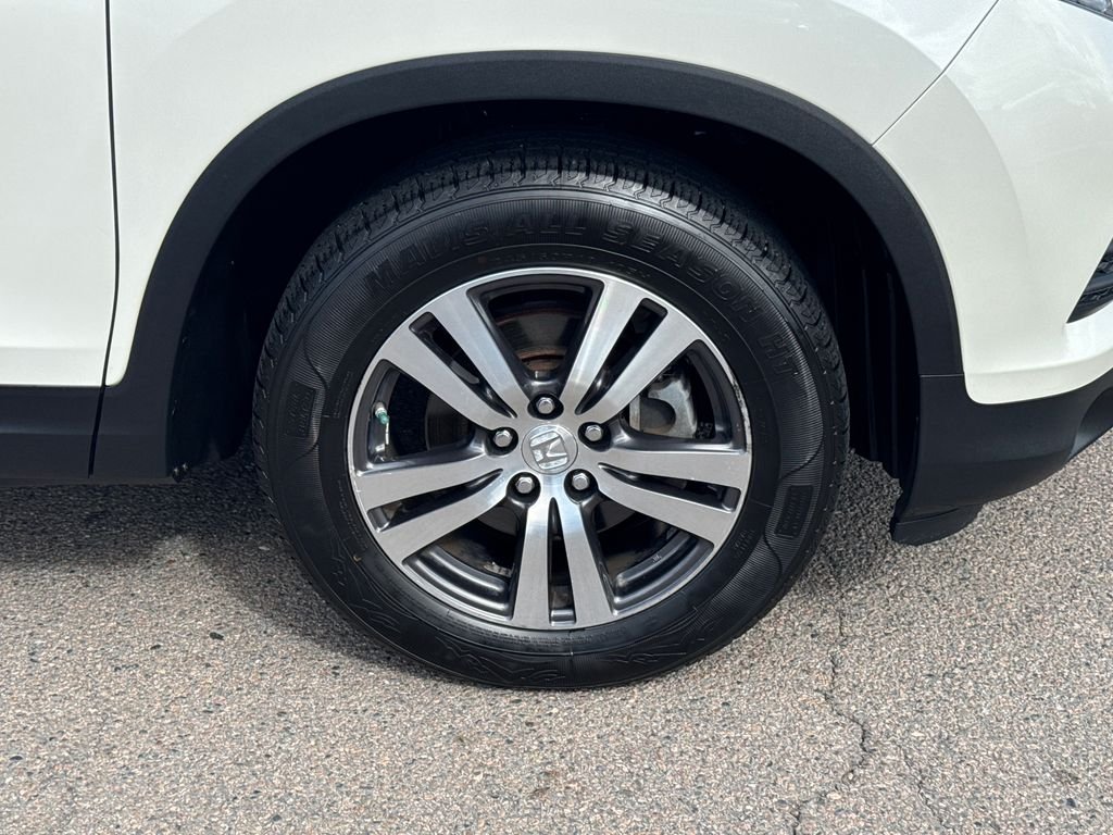 Used 2017  Honda EX-L image 41