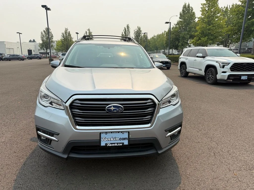 Used 2022 Ice Silver Metallic Subaru Limited image 2