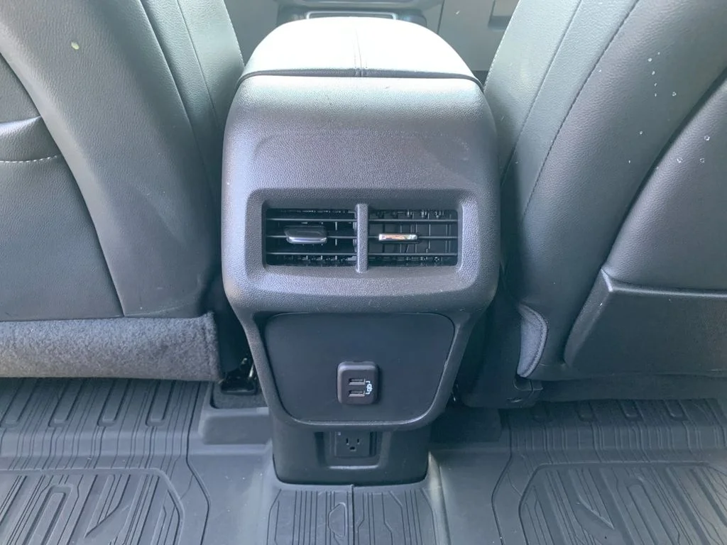 Used 2022  GMC SLT image 15