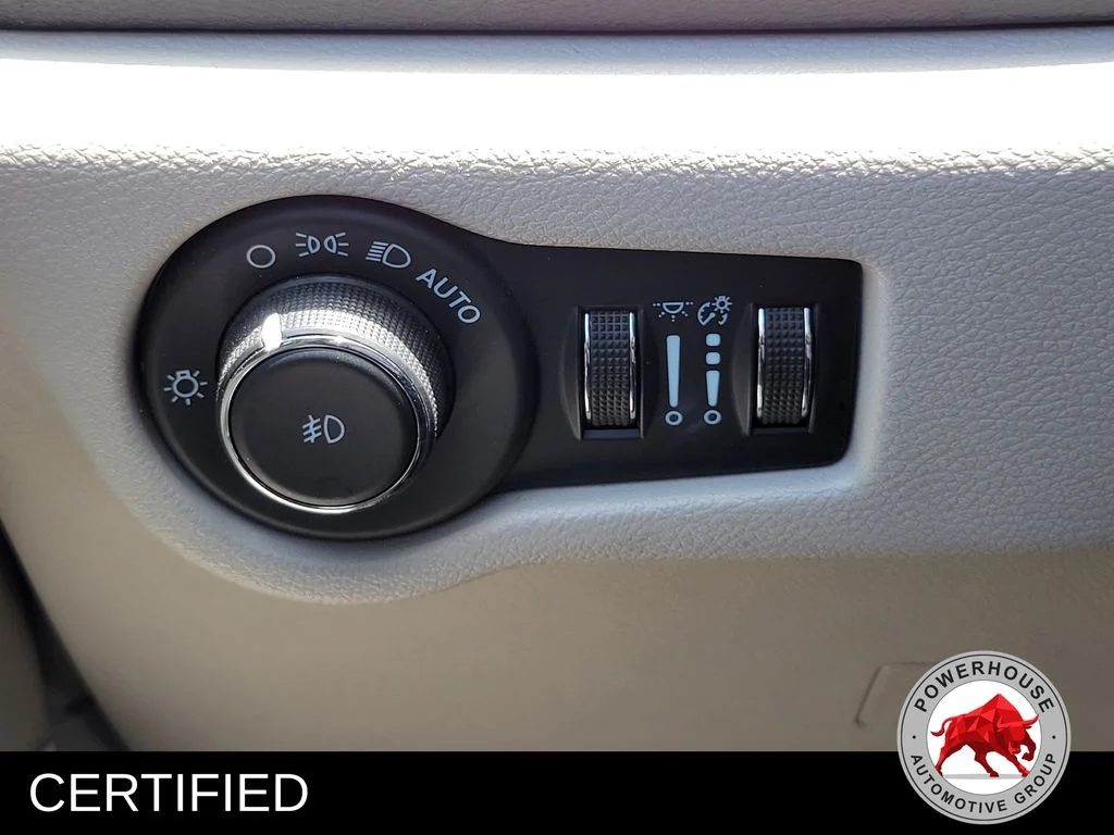Used 2022 White Chrysler Touring L image 27