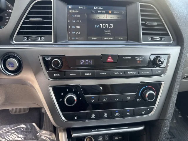 Used 2016 Silver Hyundai Sport image 19