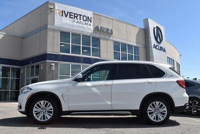Used 2017 Alpine White BMW xDrive40e image 8