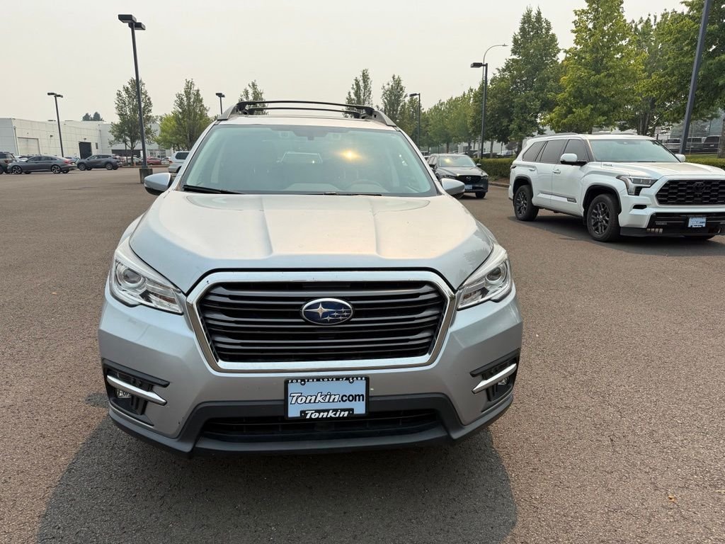 Used 2022 Ice Silver Metallic Subaru Limited image 1