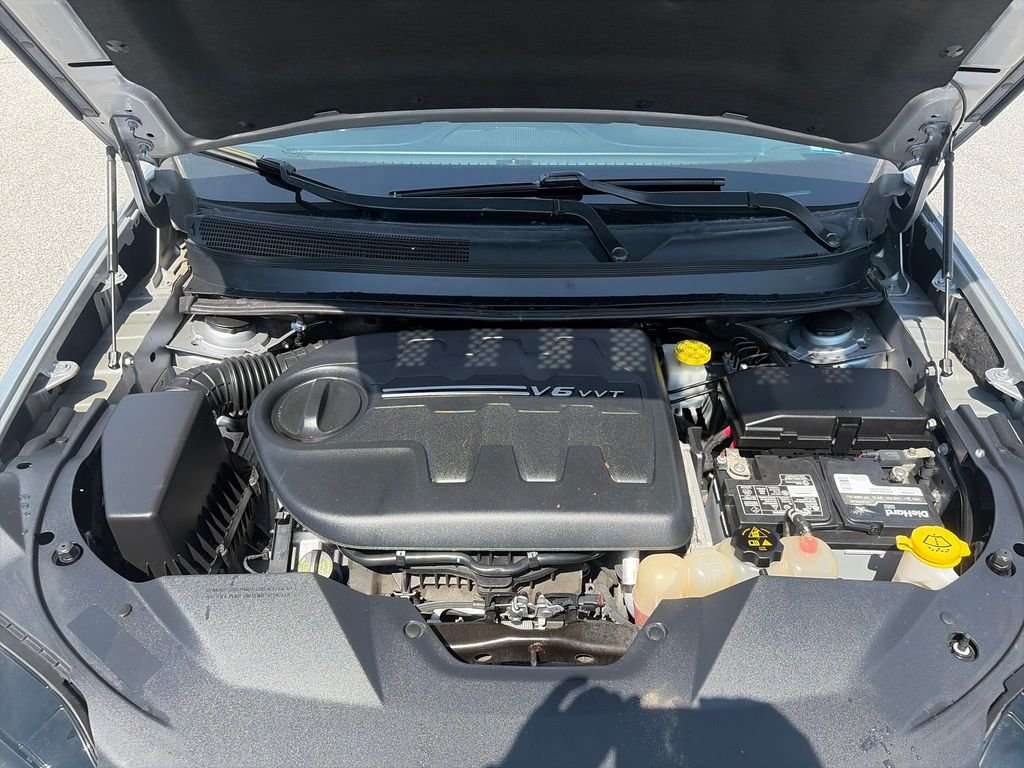 Used 2019 Silver Jeep Limited image 21