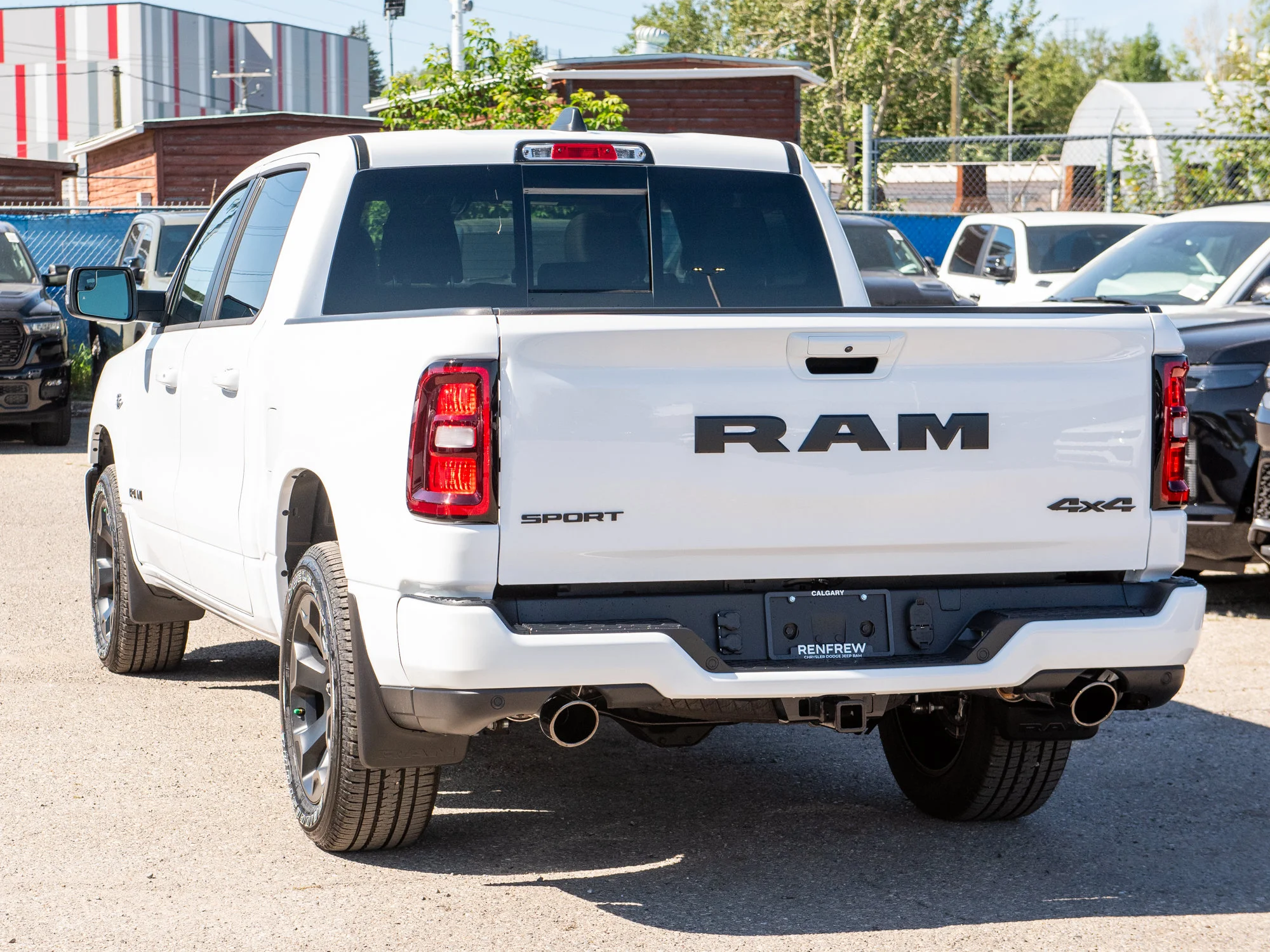 New 2026 White RAM Sport* Crew Cab 4x4, HEMI V8, Panoramic Sunroof, 3.92 Rear Axle, Heated Seats image 4