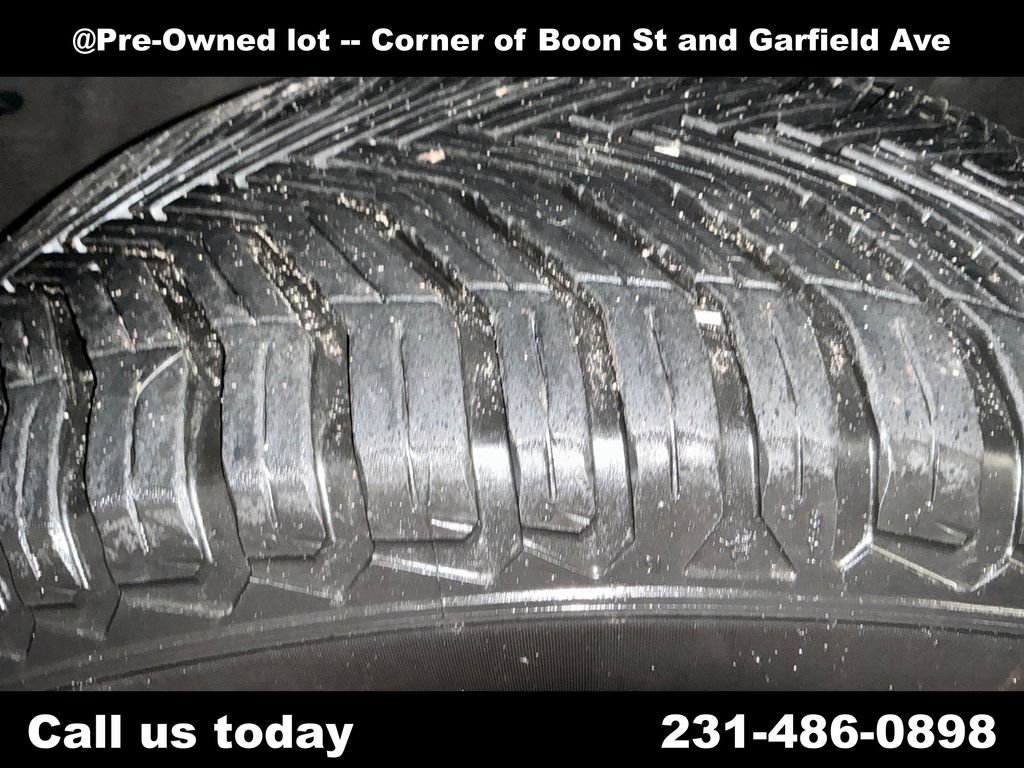 Used 2015 Silver Dodge Limited image 12