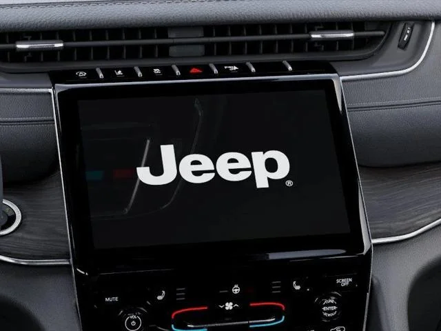 New 2025 Silver Zynith Exterior Paint Jeep Limited image 19