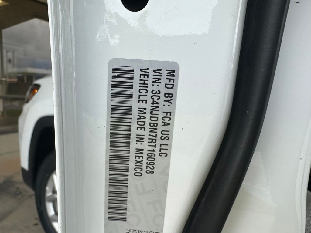 Used 2024 White Jeep Latitude image 28