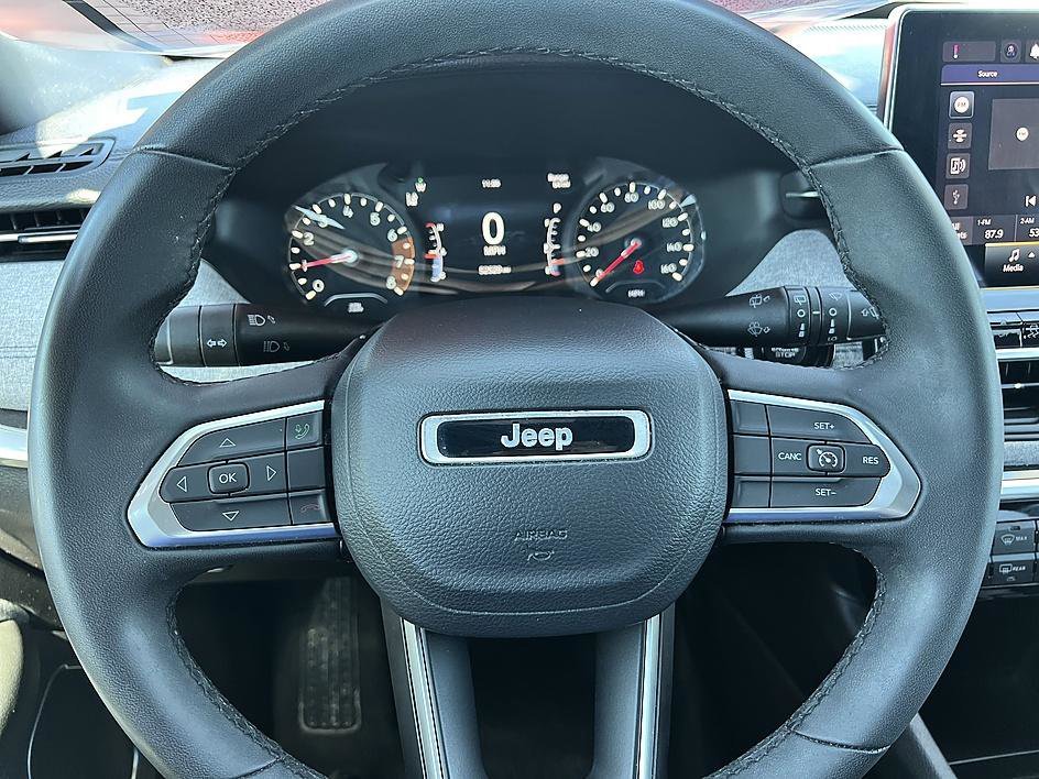 Used 2024 Silver Zynith Metallic Clearcoat Jeep Latitude image 21