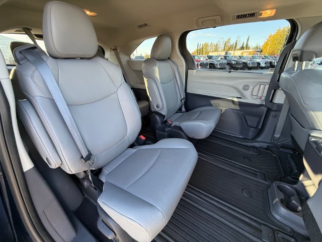 Used 2023  Toyota XLE image 17