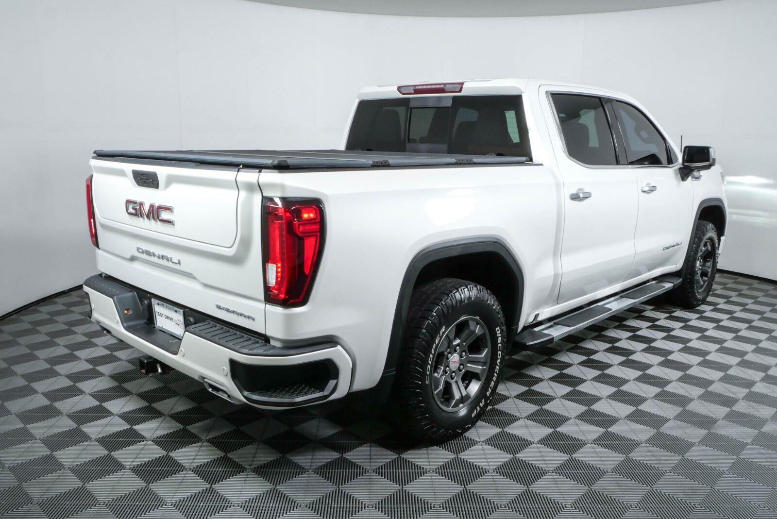 Used 2021 White GMC Denali image 2