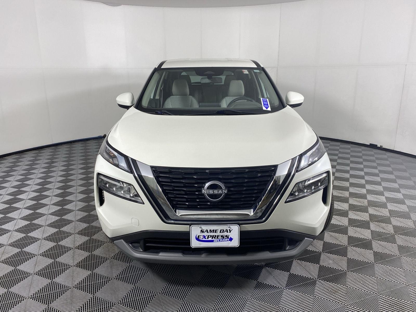 Used 2023 Pearl White Tricoat Nissan SV image 2