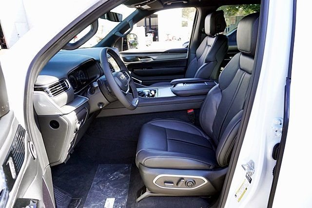 New 2026 Bright White Clear-Coat Exterior Paint Jeep Limited Altitude image 17