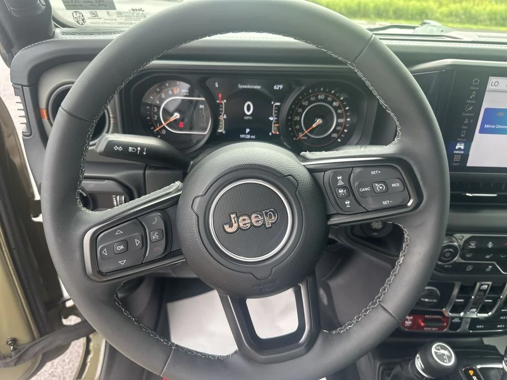 Used 2025 Green Jeep Mojave image 21