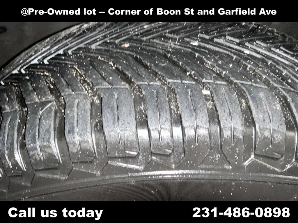 Used 2015 Silver Dodge Limited image 12