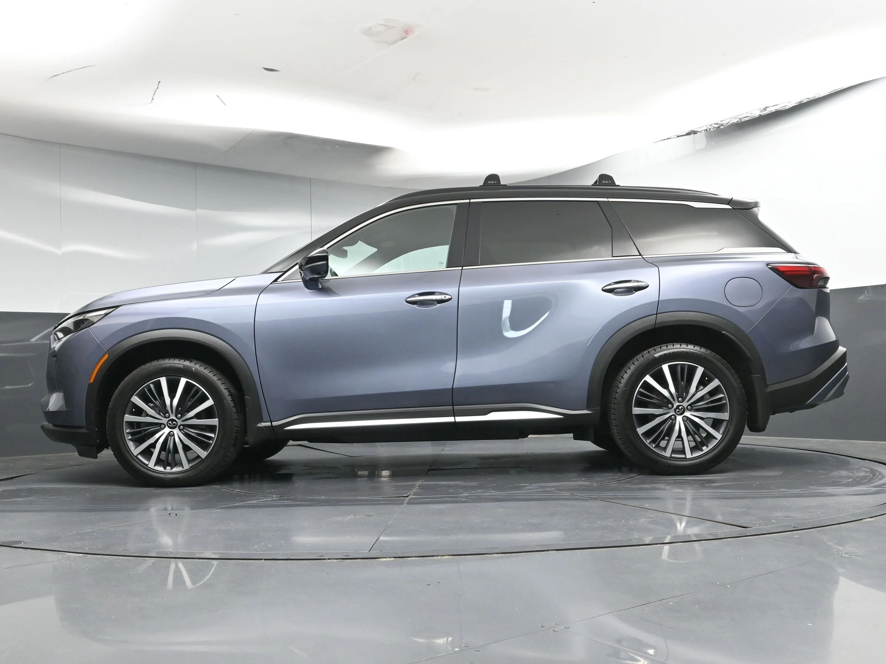 Used 2023 Moonbow Blue/Black Obsidian INFINITI AUTOGRAPH image 32