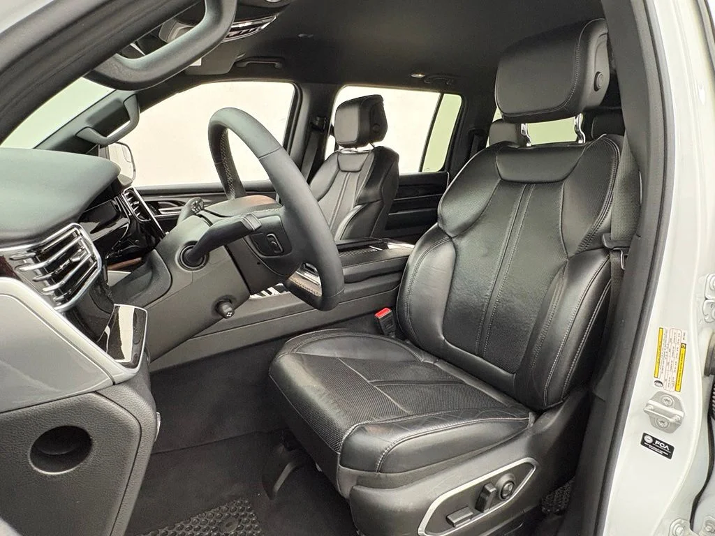 Used 2023 Bright White Clearcoat Jeep Base image 17