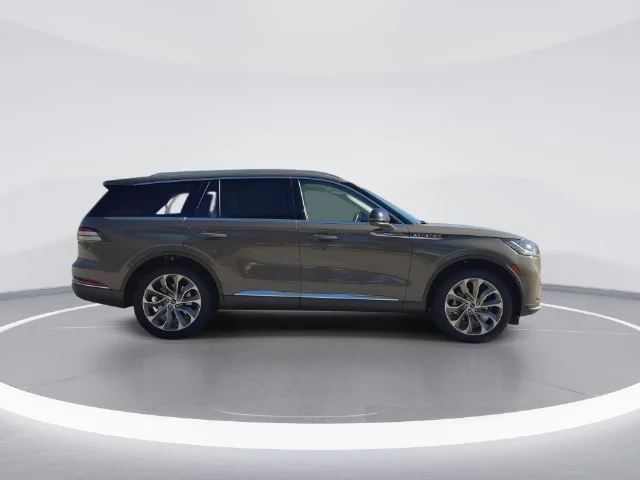 Used 2025 Gray Lincoln Premiere image 9